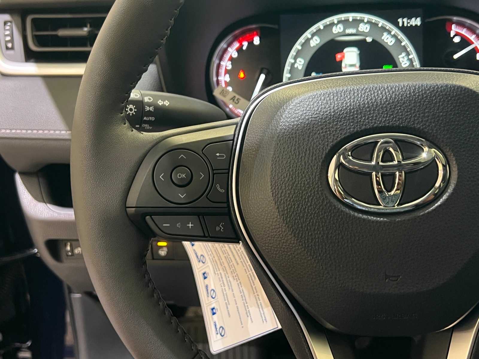 Thumbnail: 2025 Toyota RAV4 - 22