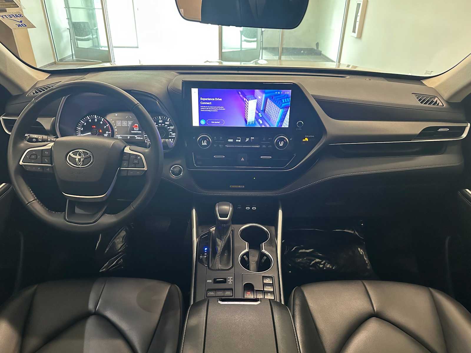 Thumbnail: 2023 Toyota Highlander - 12