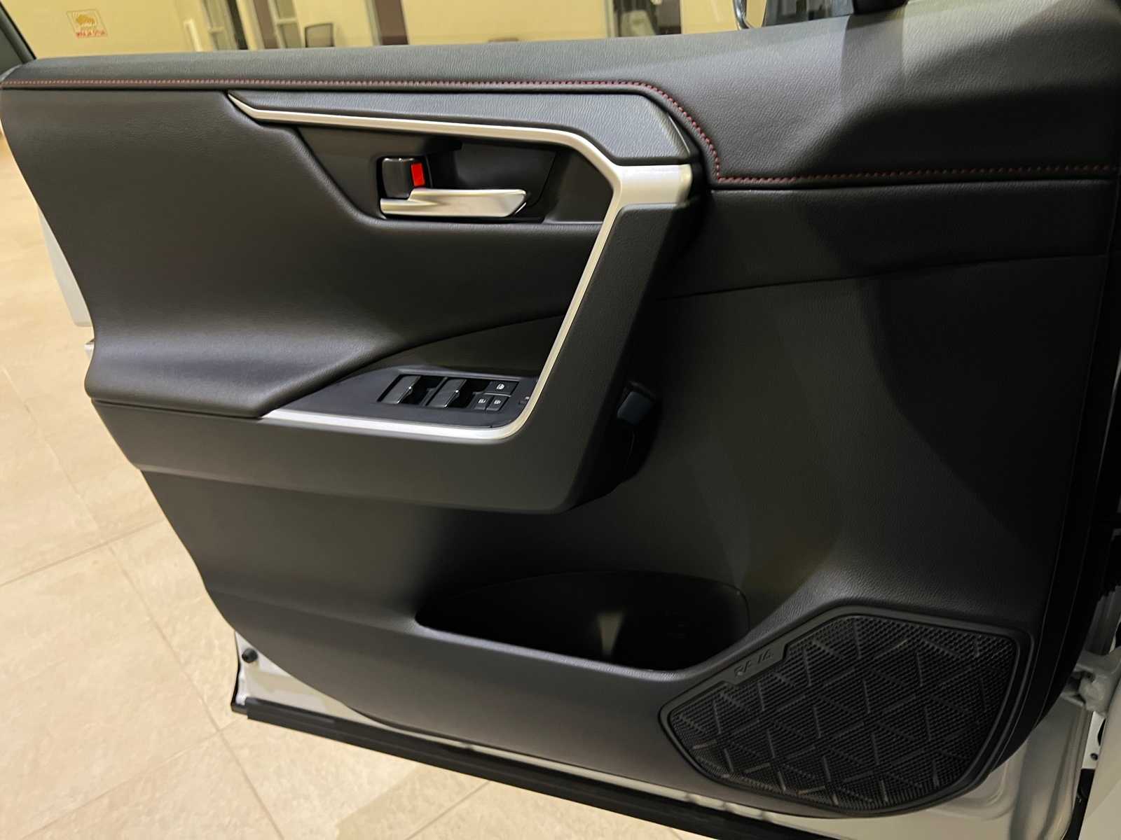 Thumbnail: 2025 Toyota RAV4 - 17