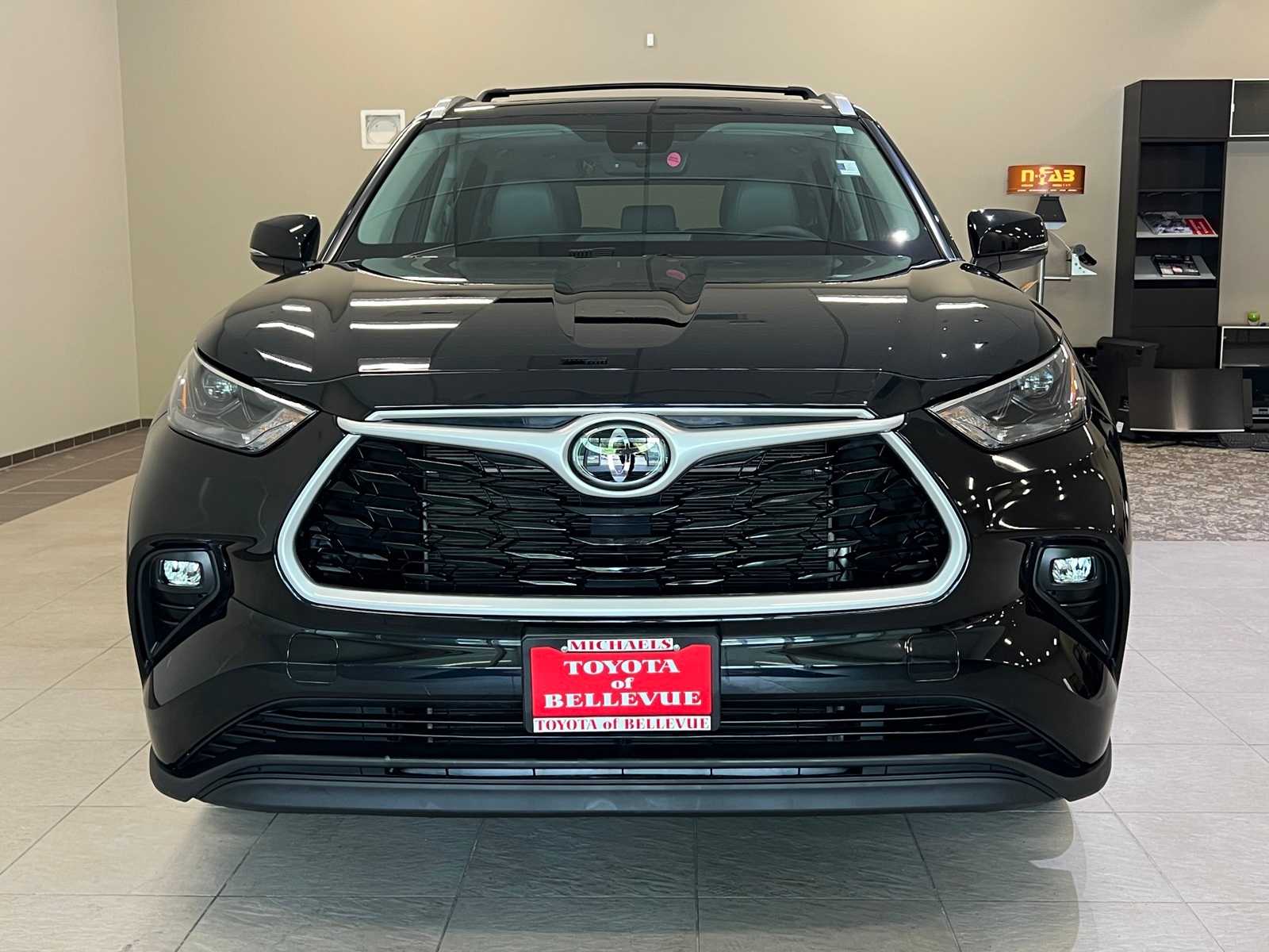 Thumbnail: 2022 Toyota Highlander - 8