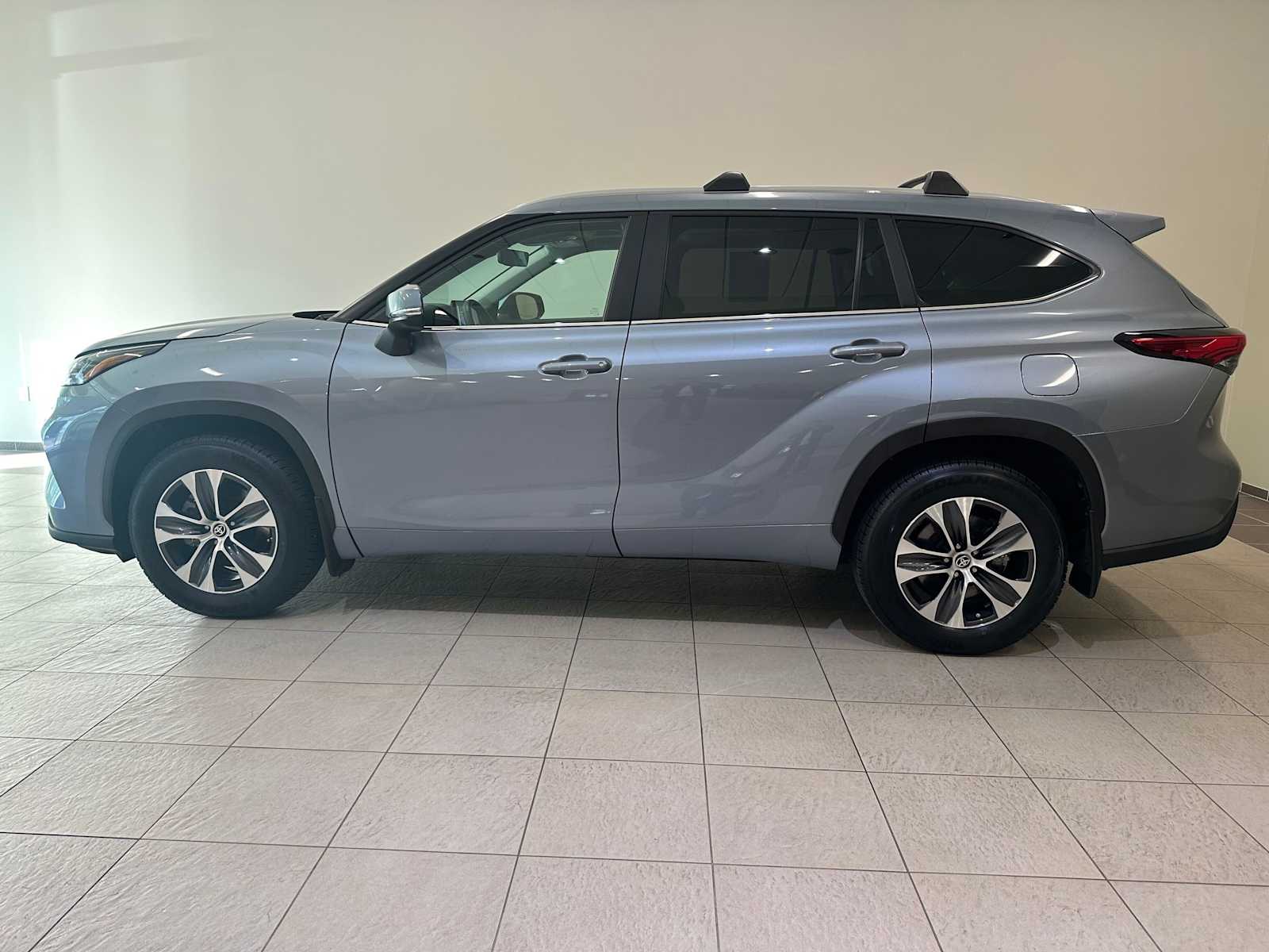 Thumbnail: 2023 Toyota Highlander - 3