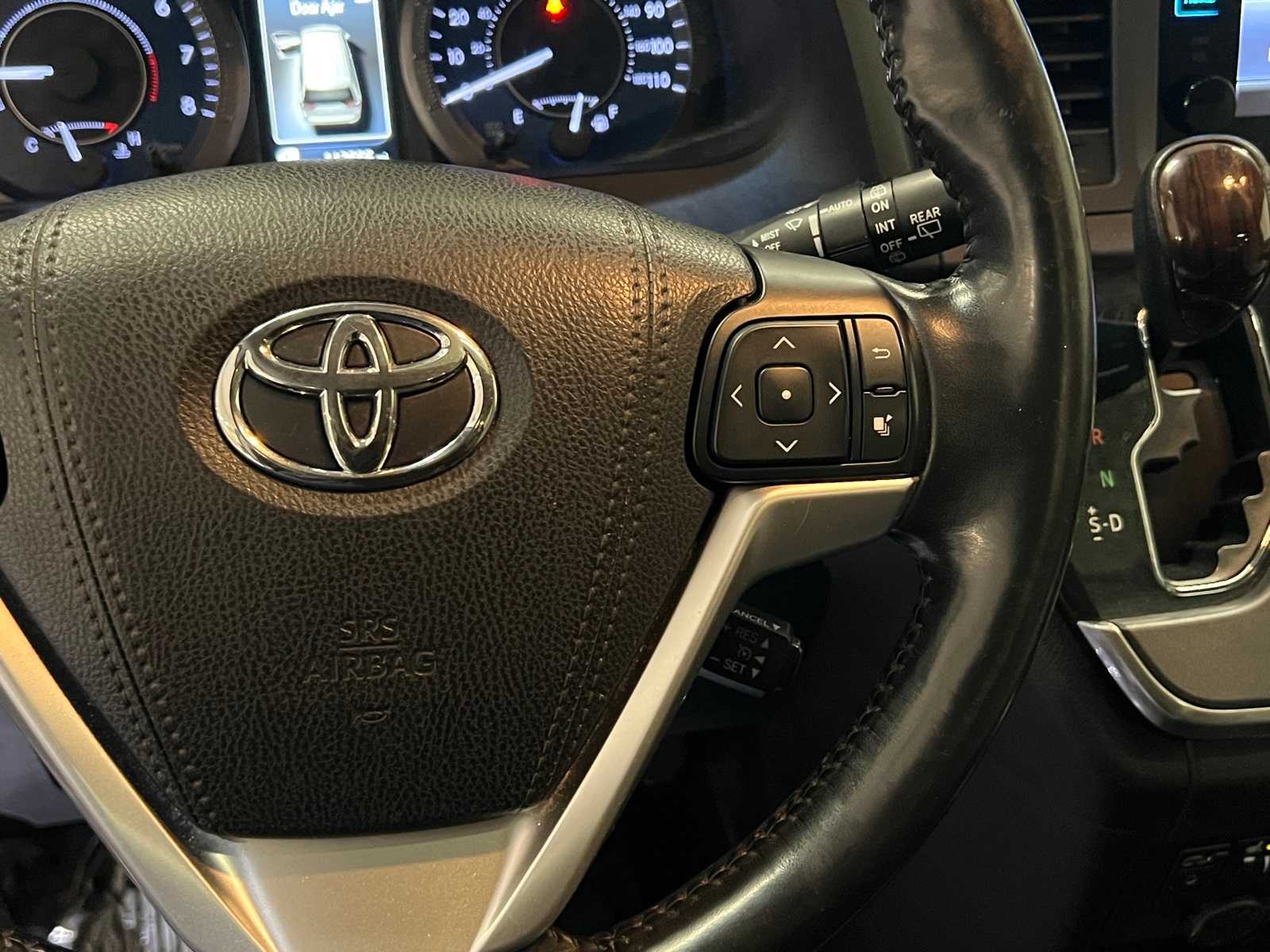 Thumbnail: 2017 Toyota Sienna - 21