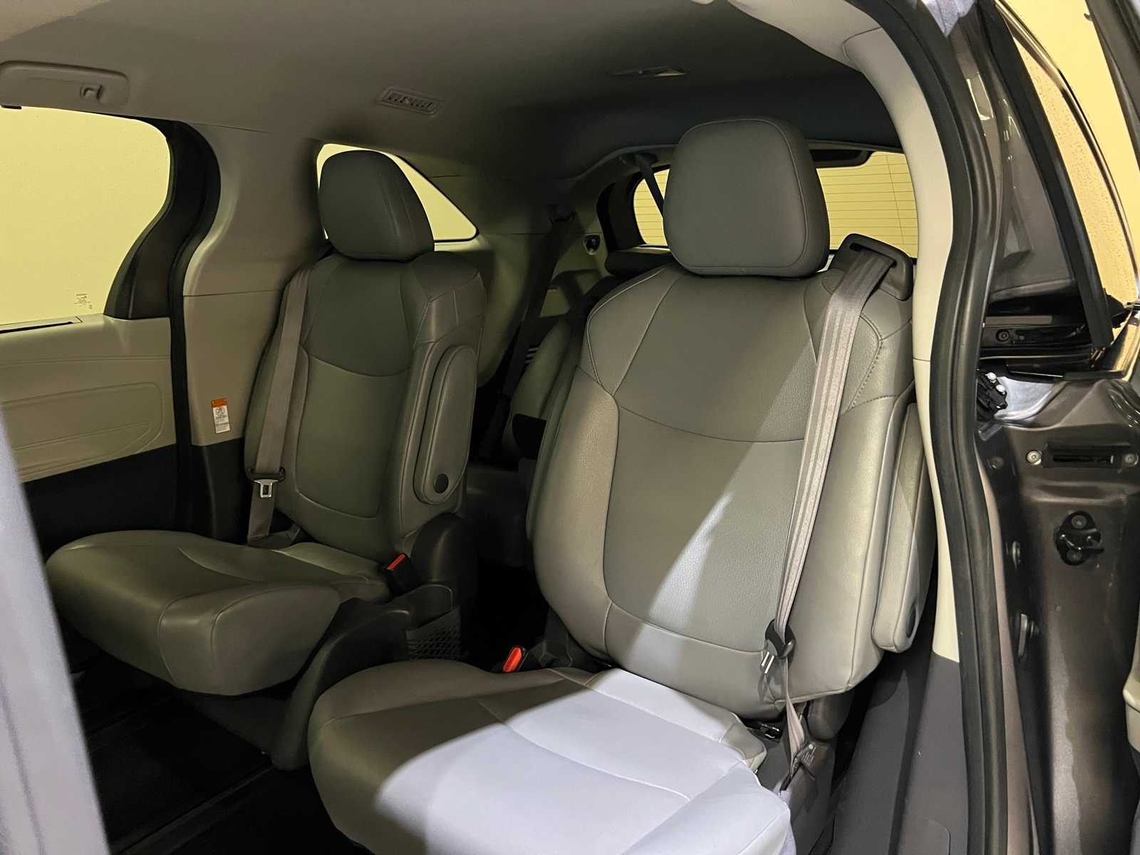 Thumbnail: 2021 Toyota Sienna - 13