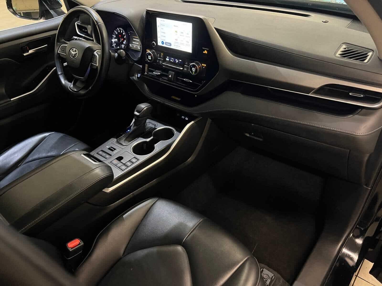 Thumbnail: 2023 Toyota Highlander - 15