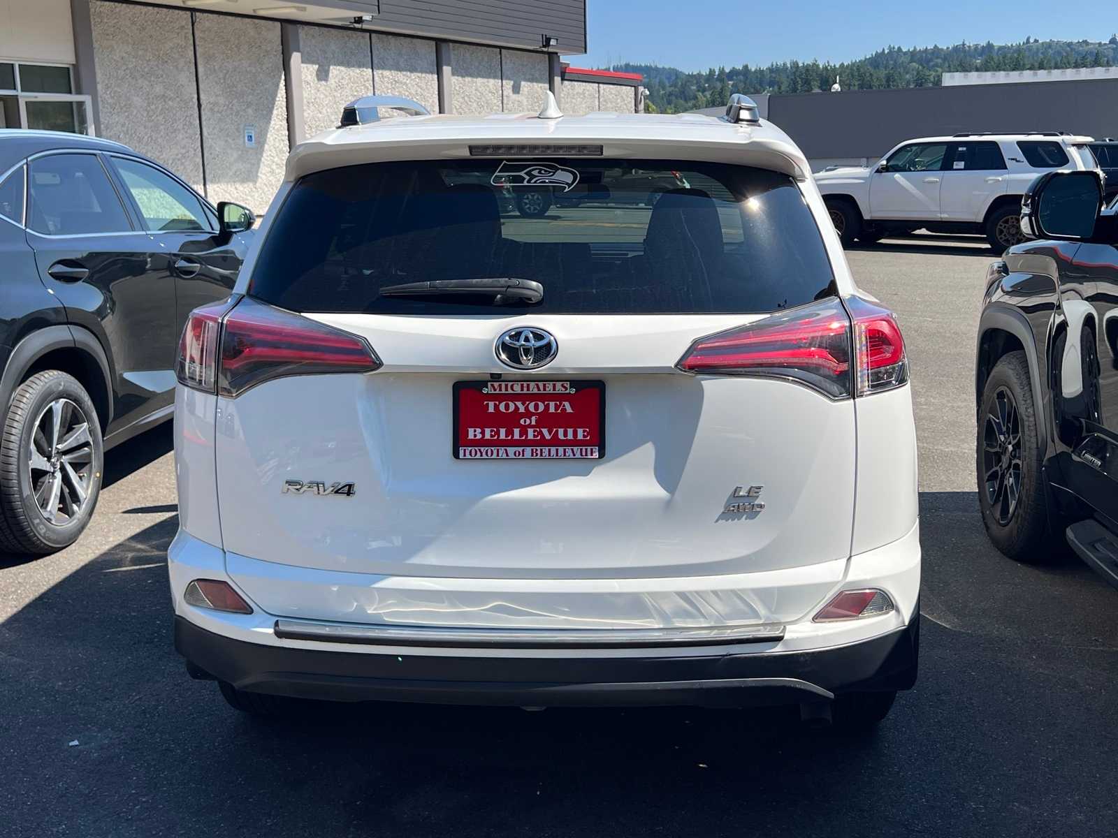 Thumbnail: 2018 Toyota RAV4 - 7