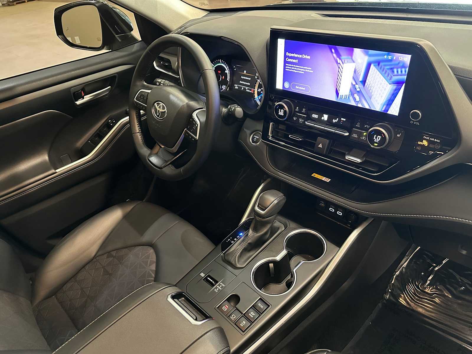 Thumbnail: 2024 Toyota Highlander - 29