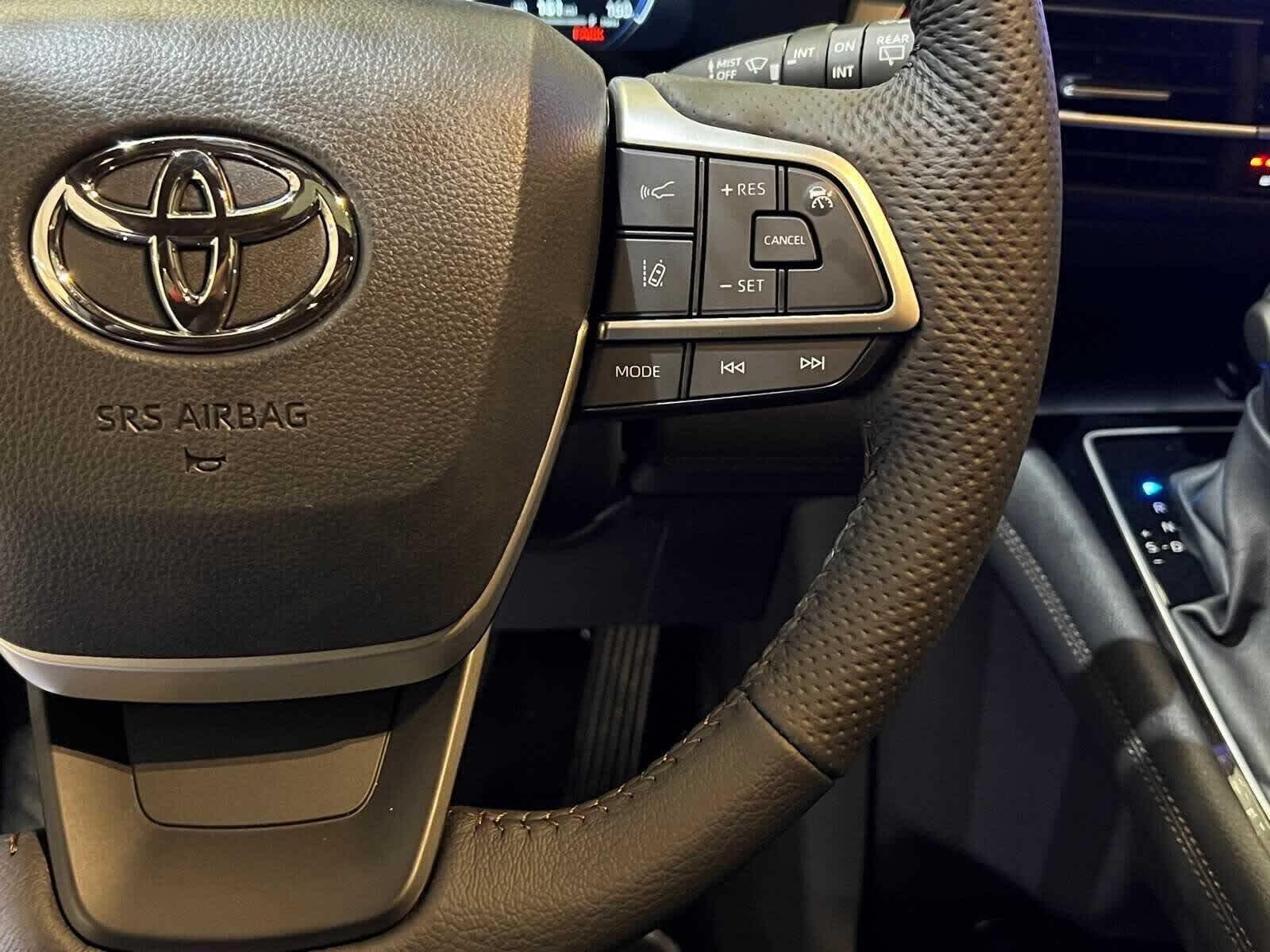 Thumbnail: 2025 Toyota Sienna - 24