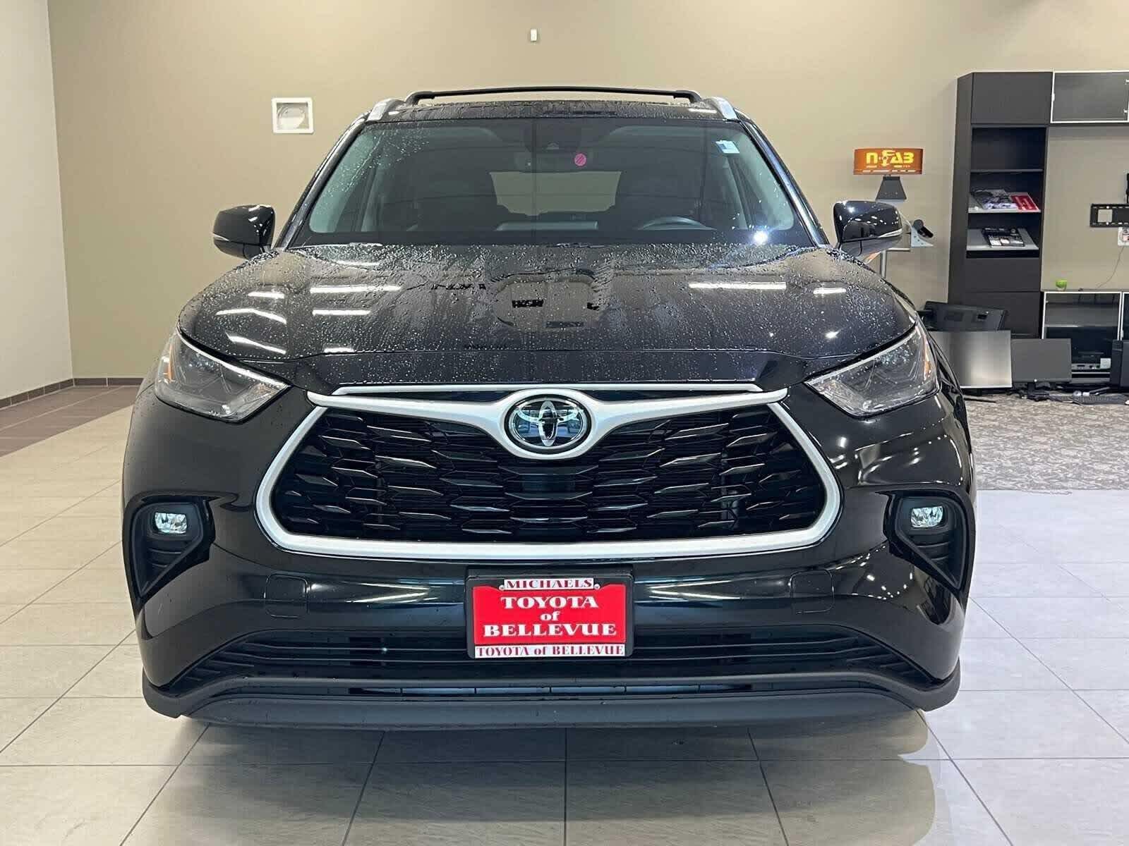 Thumbnail: 2023 Toyota Highlander - 10