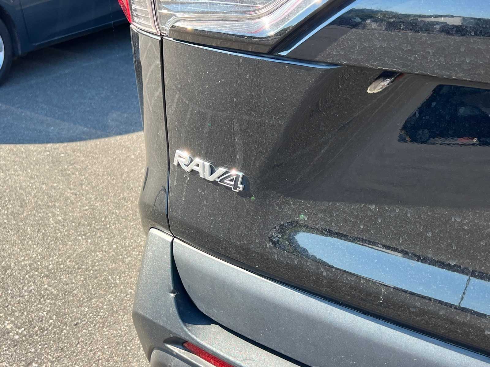 Thumbnail: 2021 Toyota RAV4 - 8