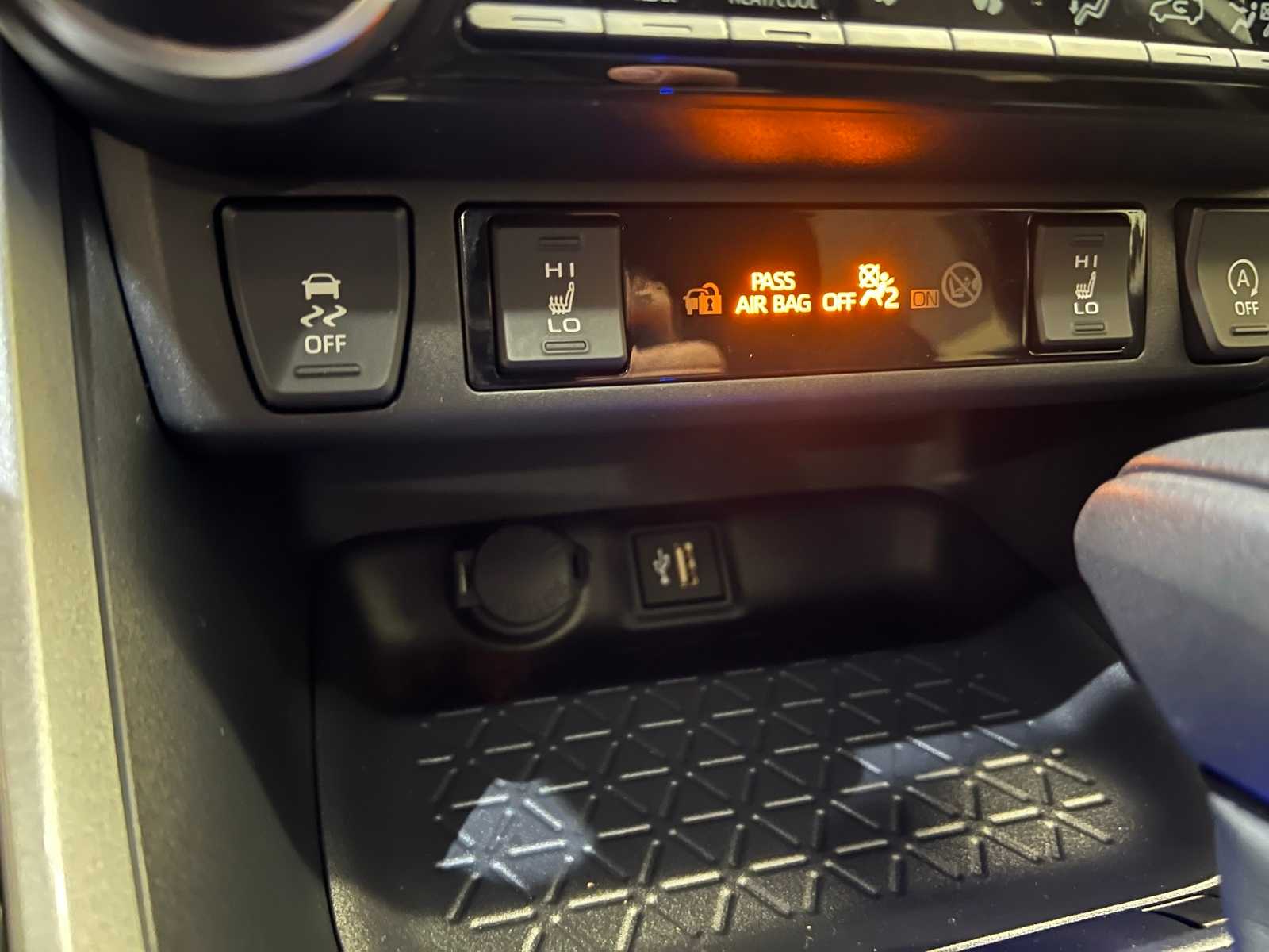 Thumbnail: 2025 Toyota RAV4 - 26