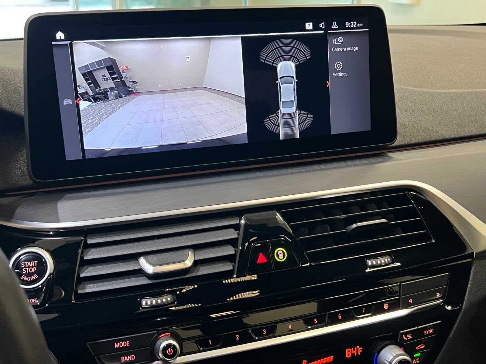 Thumbnail: 2022 BMW 5 Series - 24