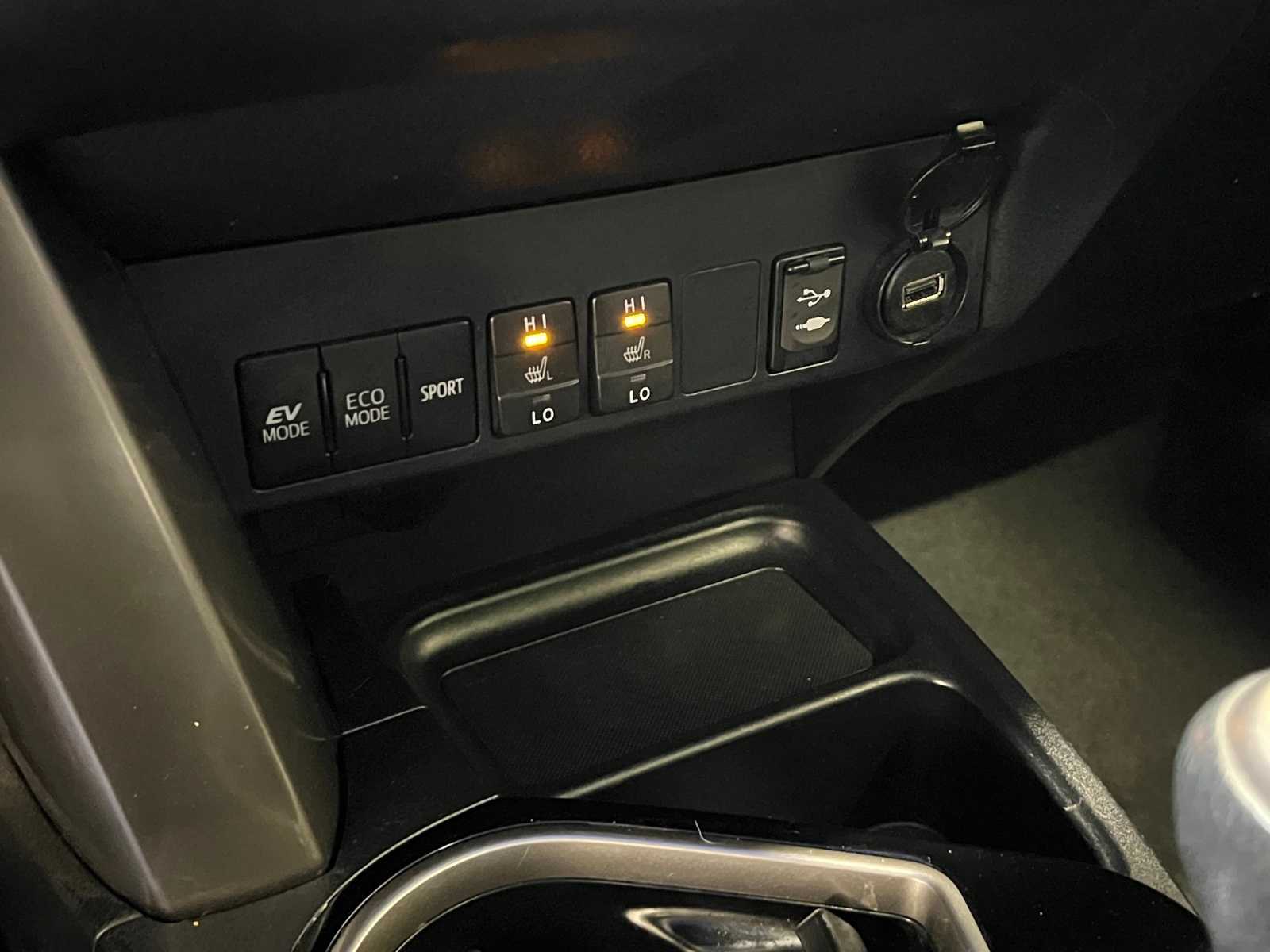 Thumbnail: 2018 Toyota RAV4 - 24