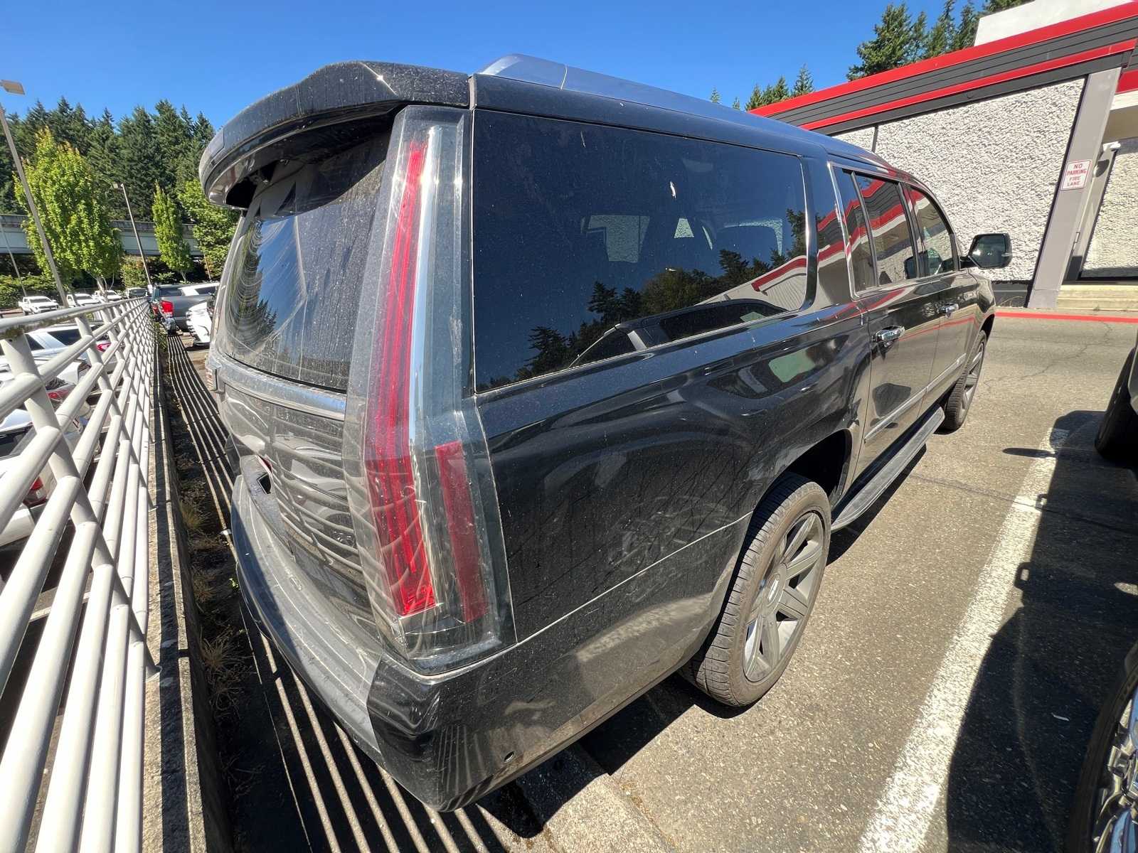Thumbnail: 2019 Cadillac Escalade - 6