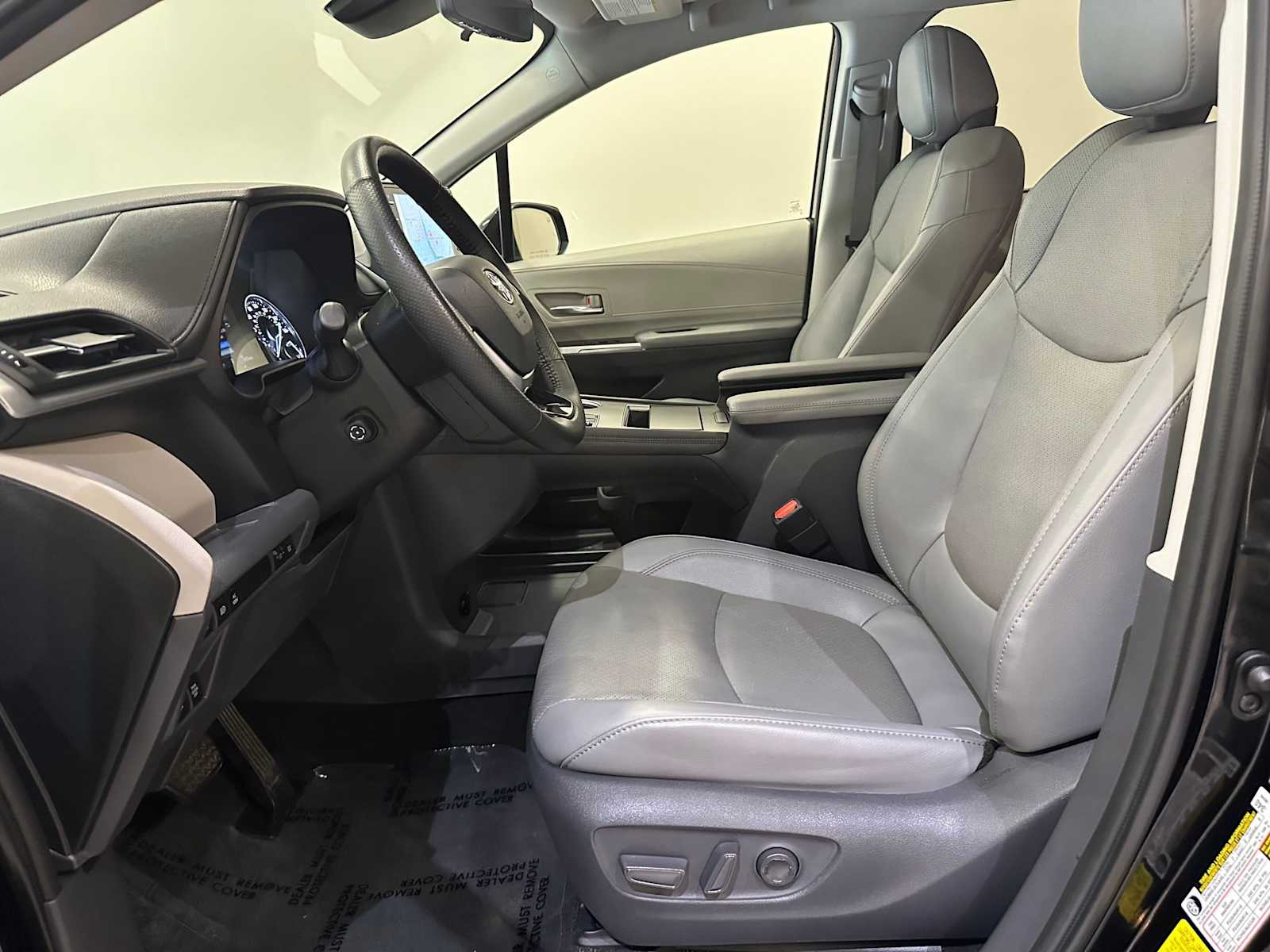 Thumbnail: 2021 Toyota Sienna - 23