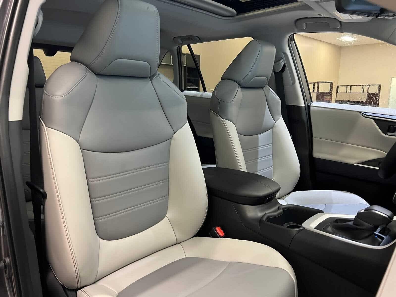 Thumbnail: 2025 Toyota RAV4 - 16