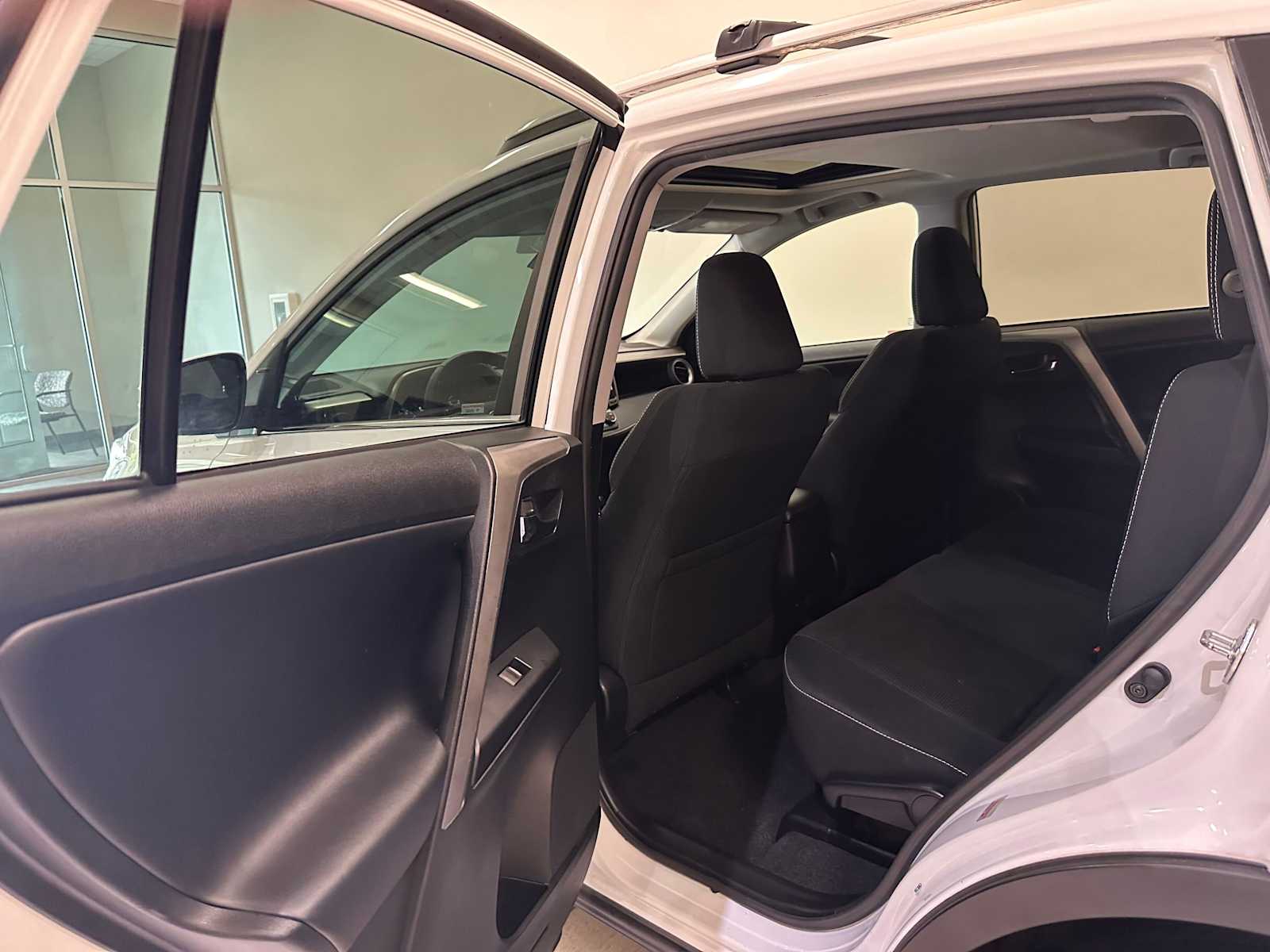 Thumbnail: 2016 Toyota RAV4 - 24