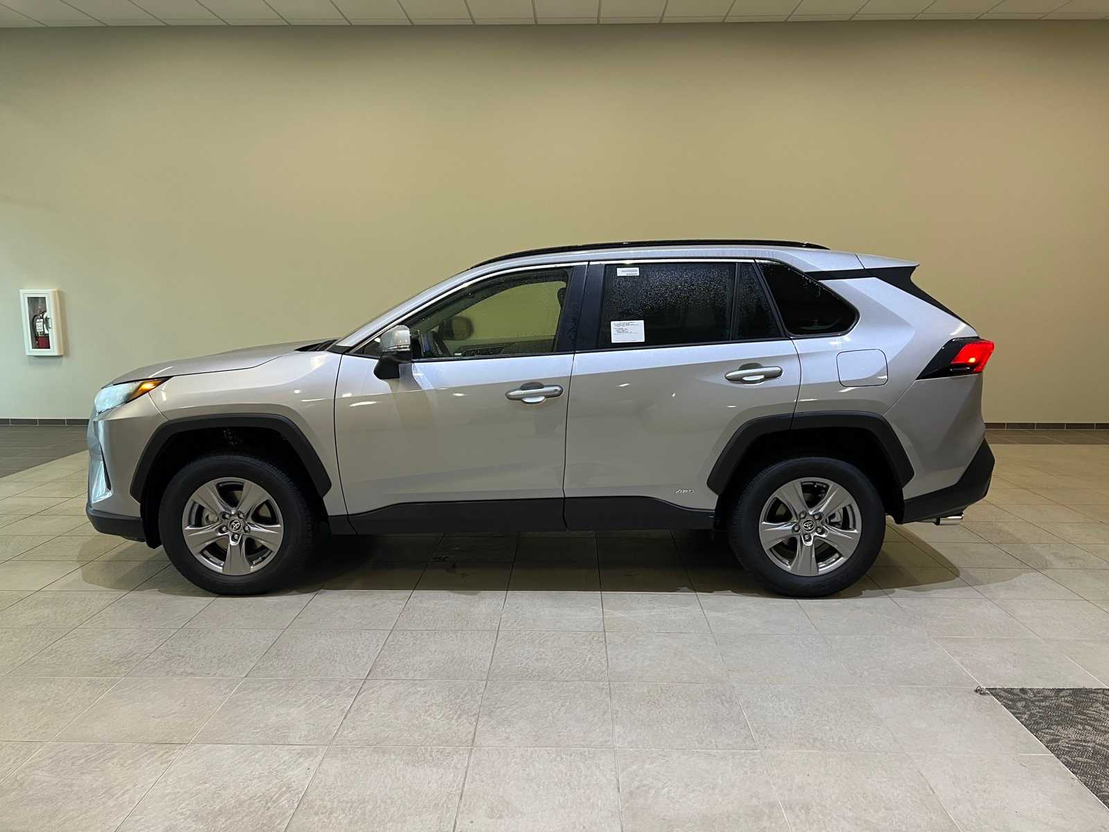 Thumbnail: 2025 Toyota RAV4 - 3