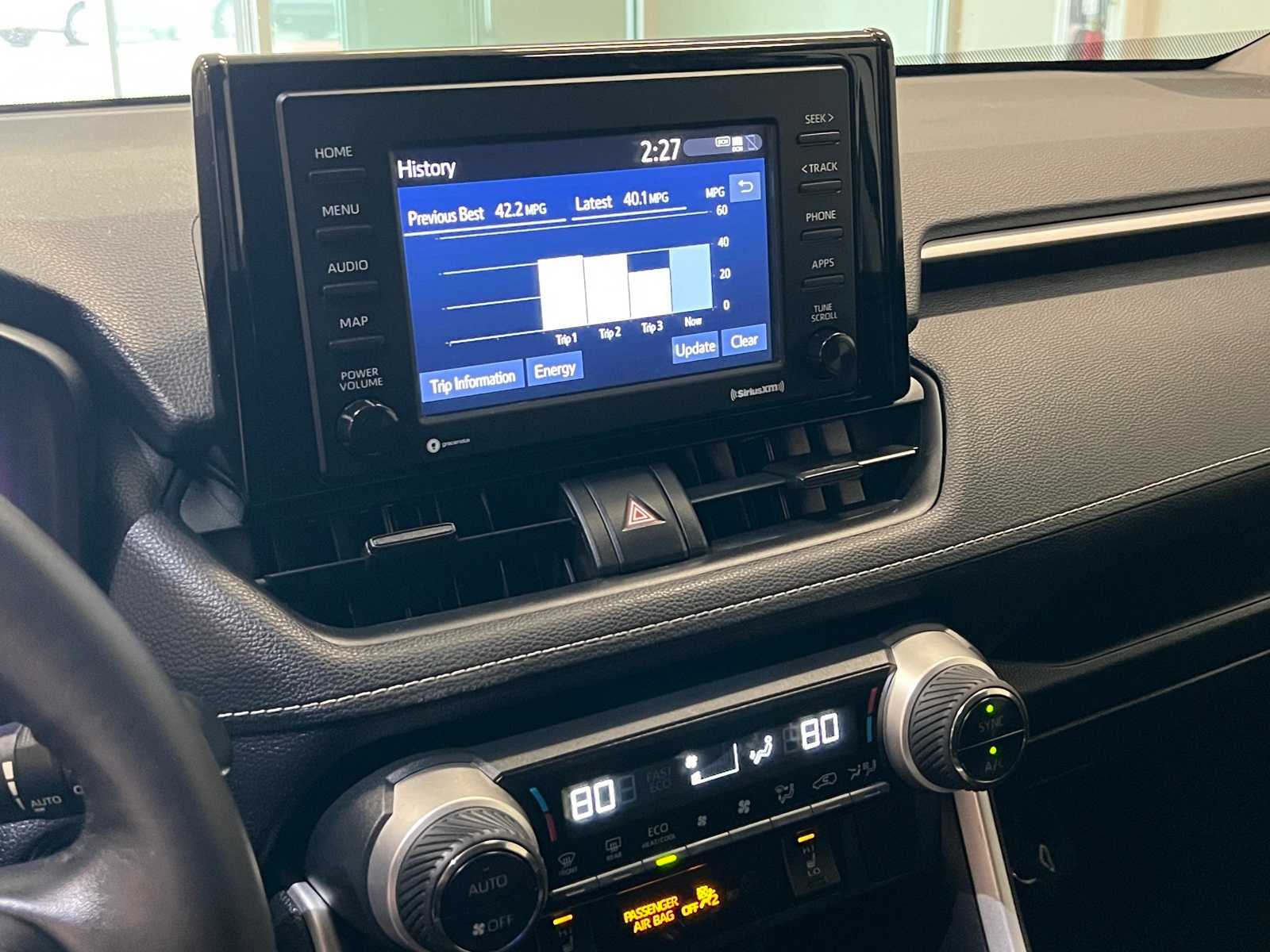 Thumbnail: 2021 Toyota RAV4 - 25