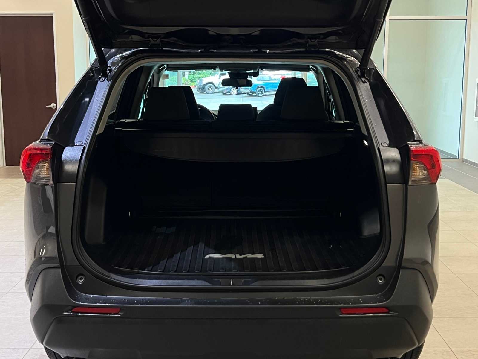 Thumbnail: 2022 Toyota RAV4 - 30