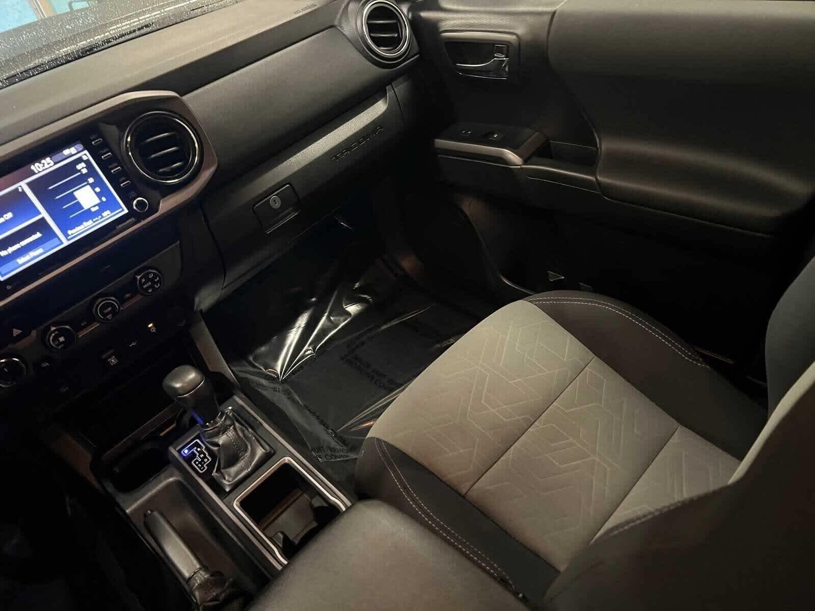 Thumbnail: 2020 Toyota Tacoma - 12