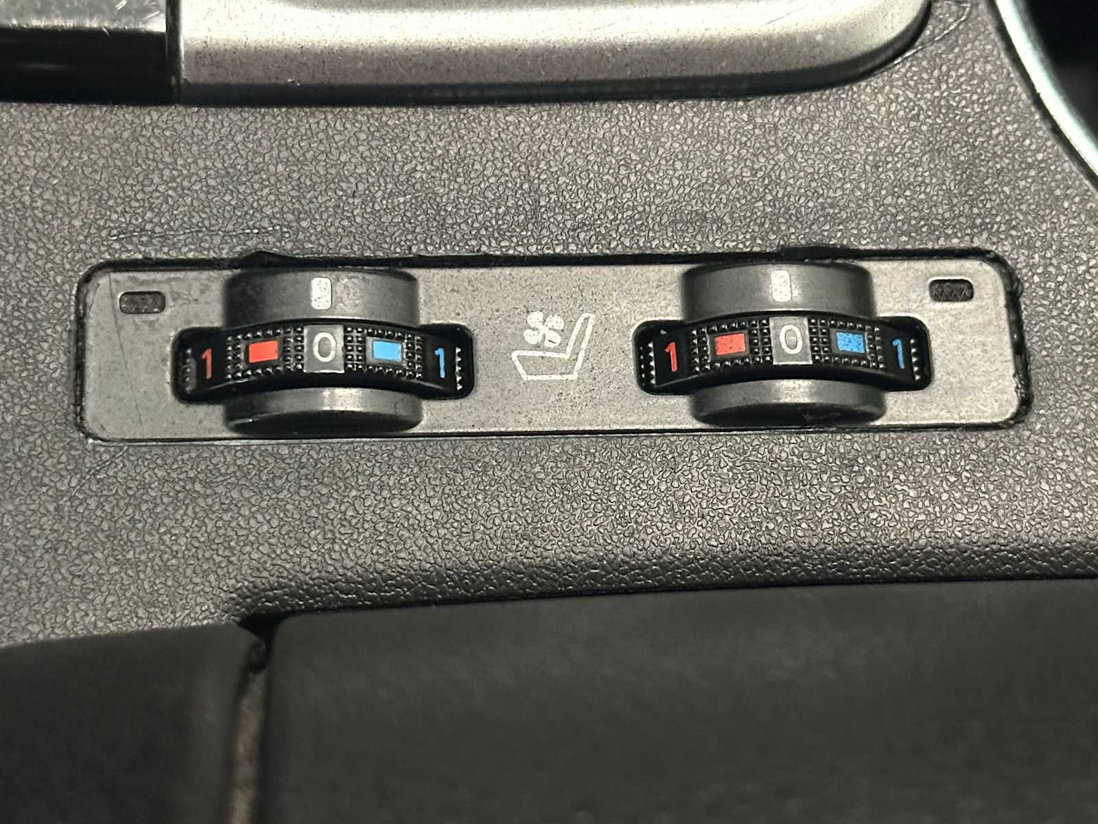 Thumbnail: 2015 Toyota Highlander - 17