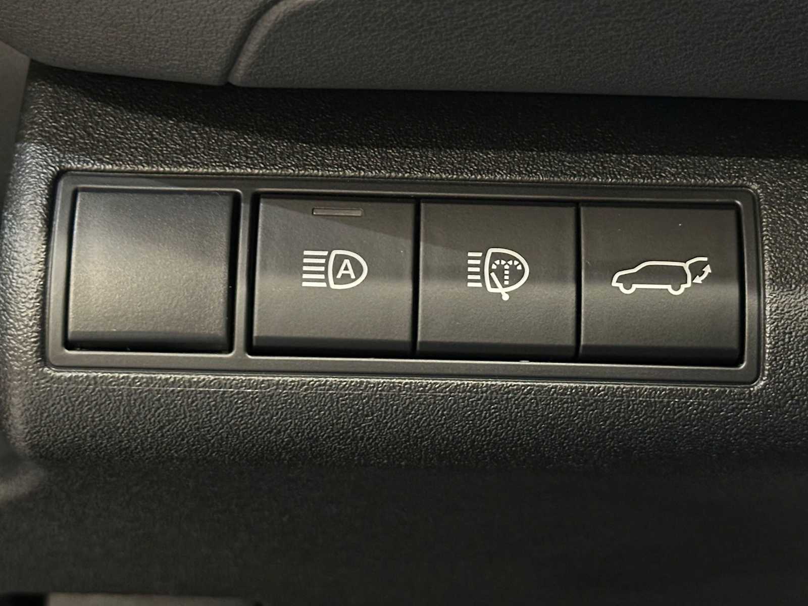 Thumbnail: 2026 Toyota C-HR - 18