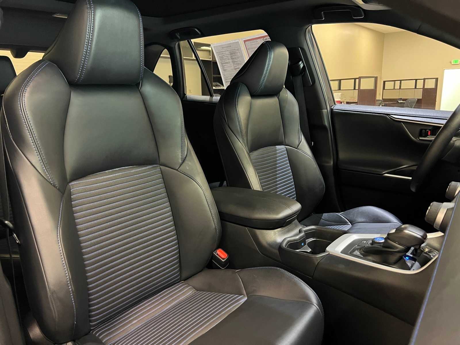 Thumbnail: 2020 Toyota RAV4 - 14