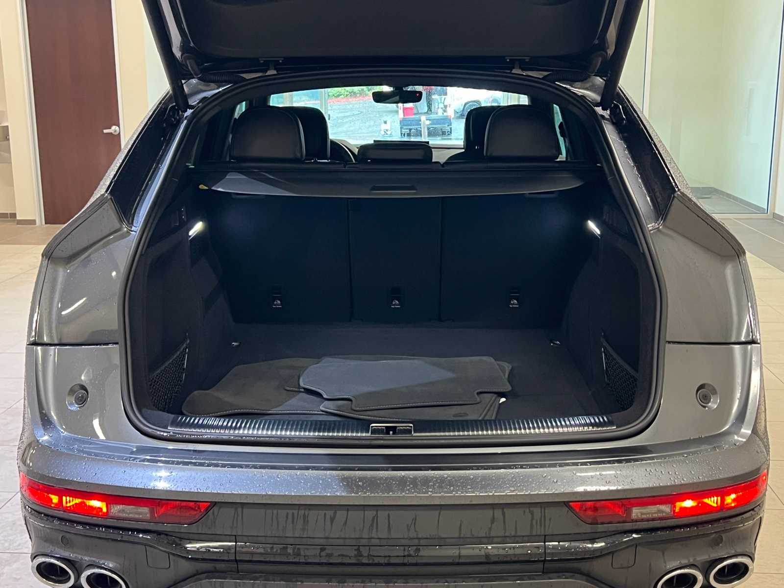 Thumbnail: 2021 Audi SQ5 - 30