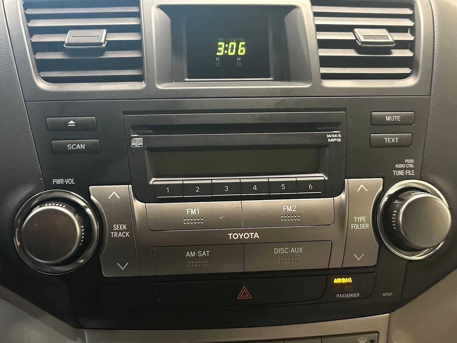 Thumbnail: 2012 Toyota Highlander - 13