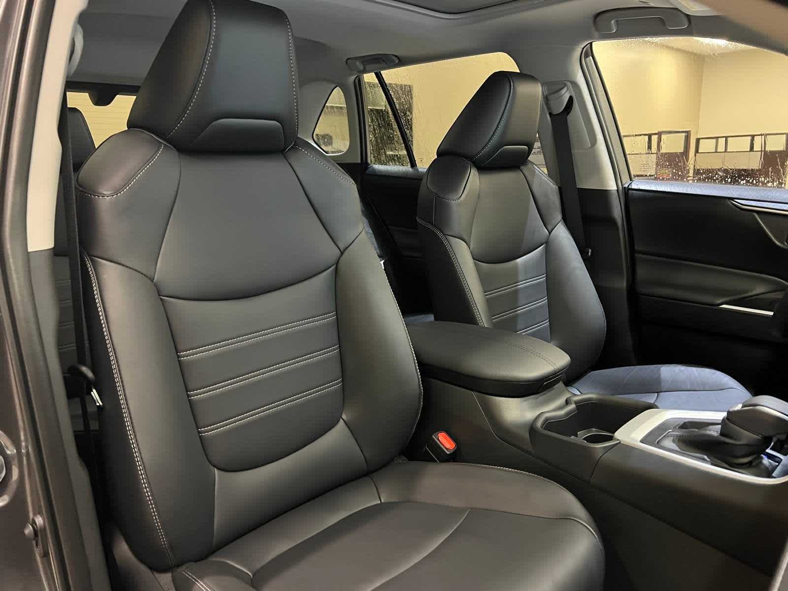 Thumbnail: 2025 Toyota RAV4 - 14