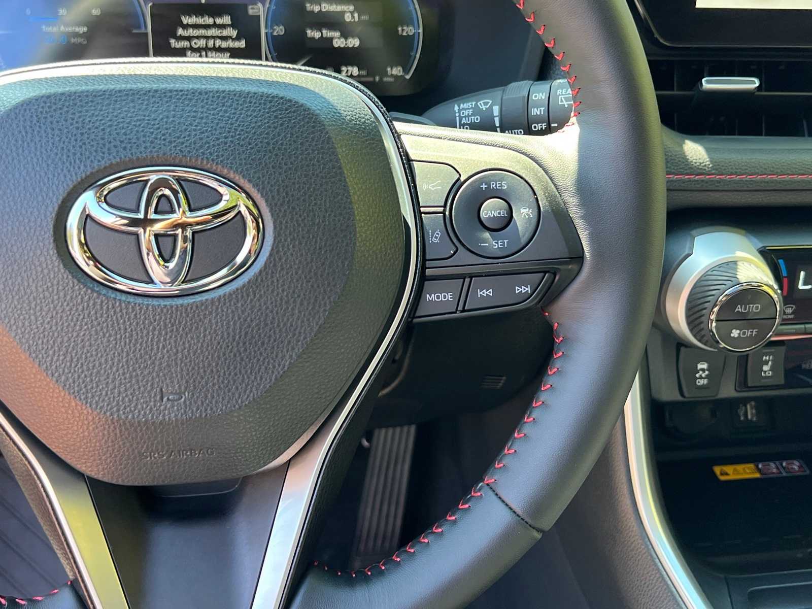 2025 Toyota RAV4 XSE 21