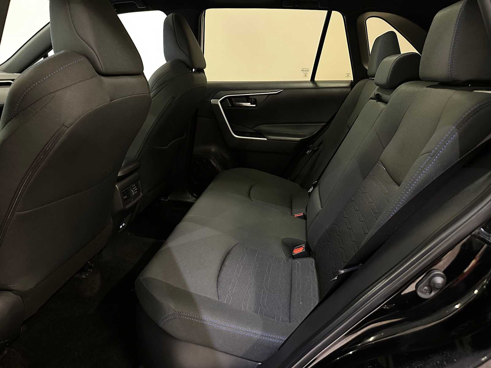 Thumbnail: 2025 Toyota RAV4 - 25