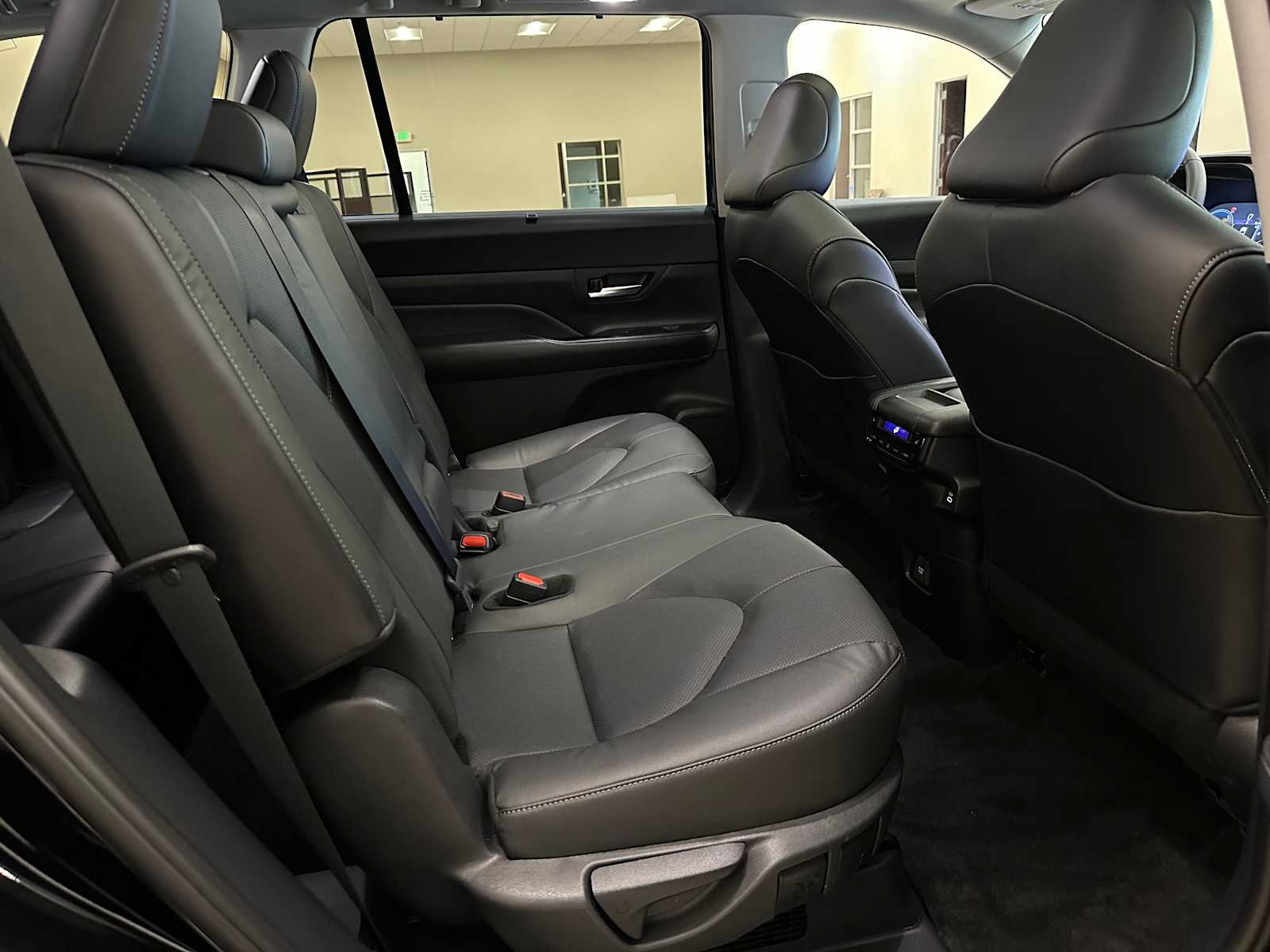 Thumbnail: 2024 Toyota Grand Highlander - 27