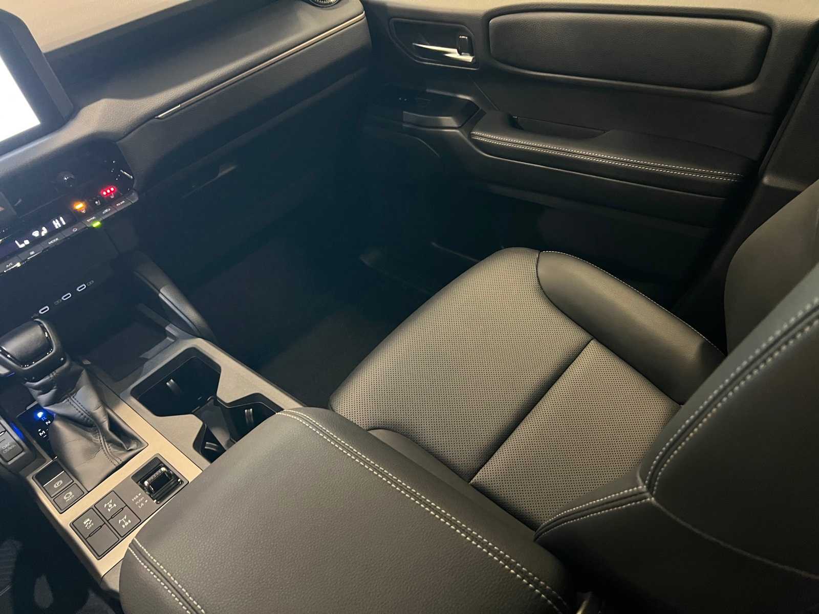 Thumbnail: 2025 Toyota Land Cruiser - 11