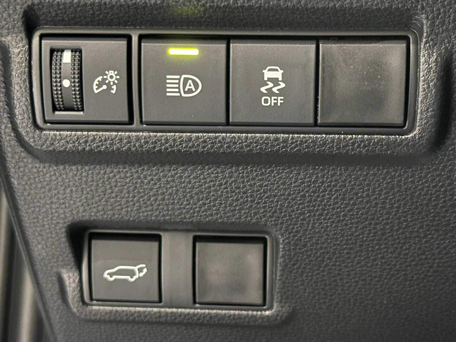 Thumbnail: 2026 Toyota Corolla Cross - 18