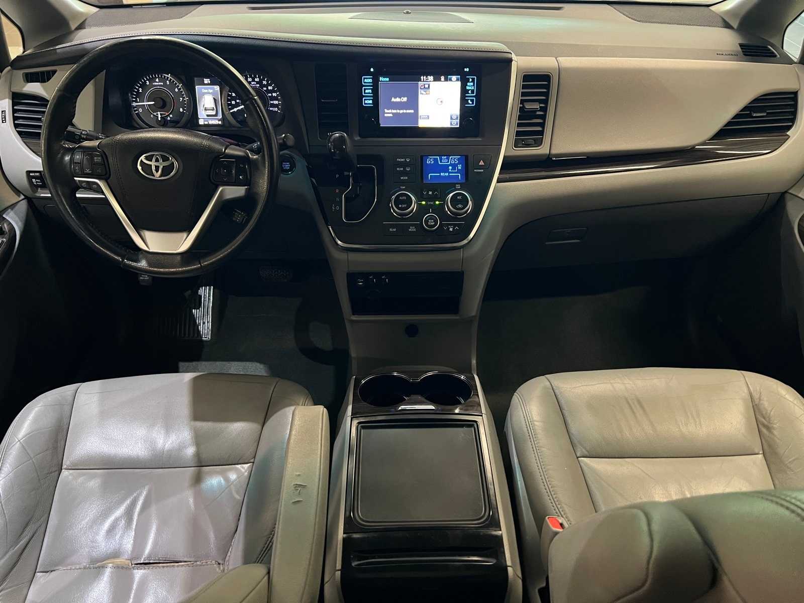 Thumbnail: 2015 Toyota Sienna - 10