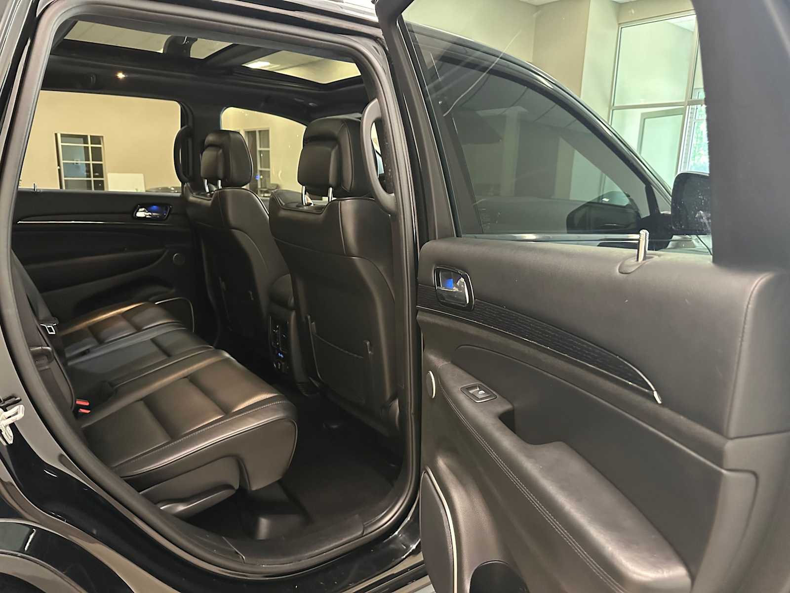 Thumbnail: 2020 Jeep Grand Cherokee - 28