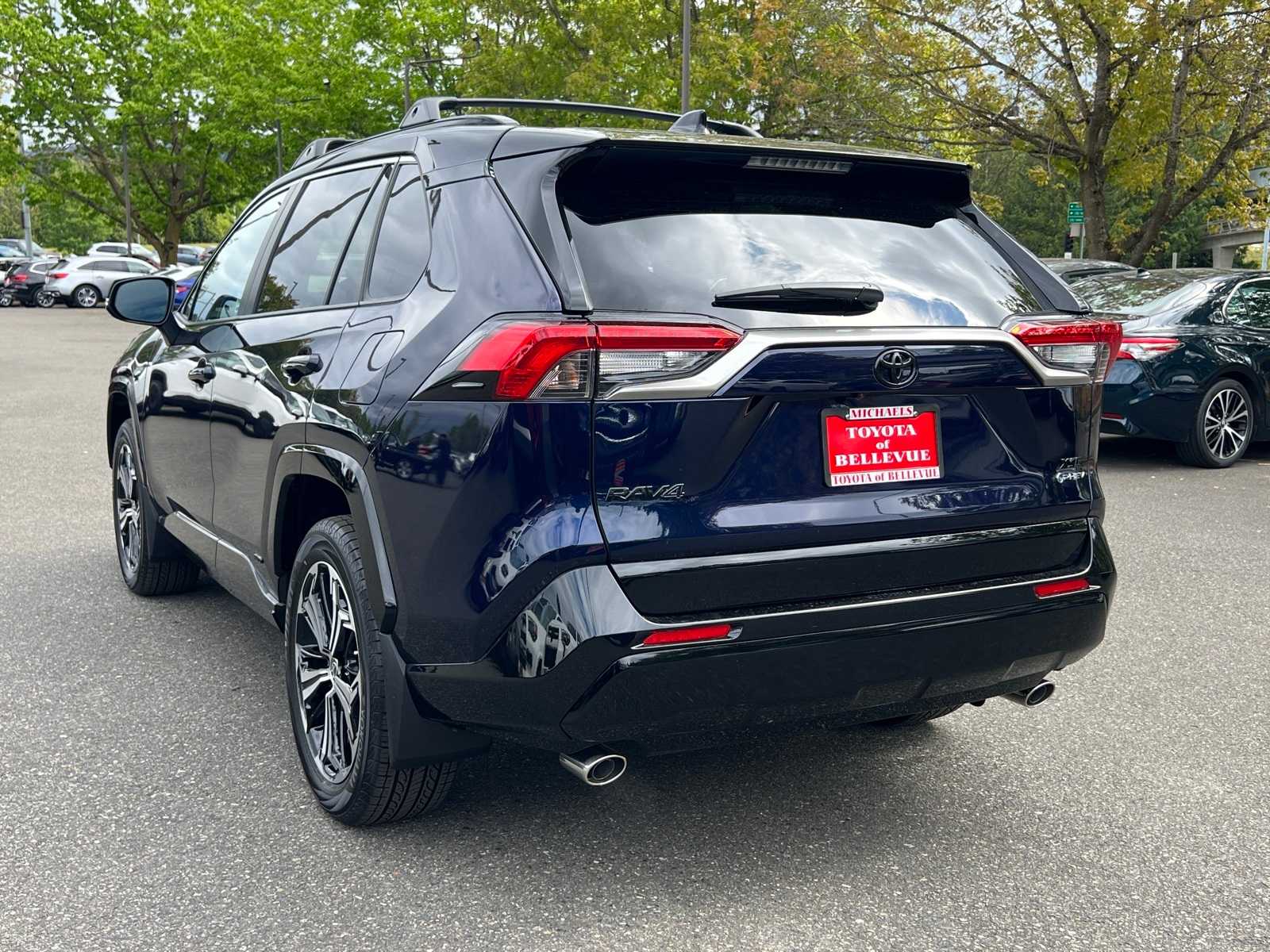 2025 Toyota RAV4 XSE 4