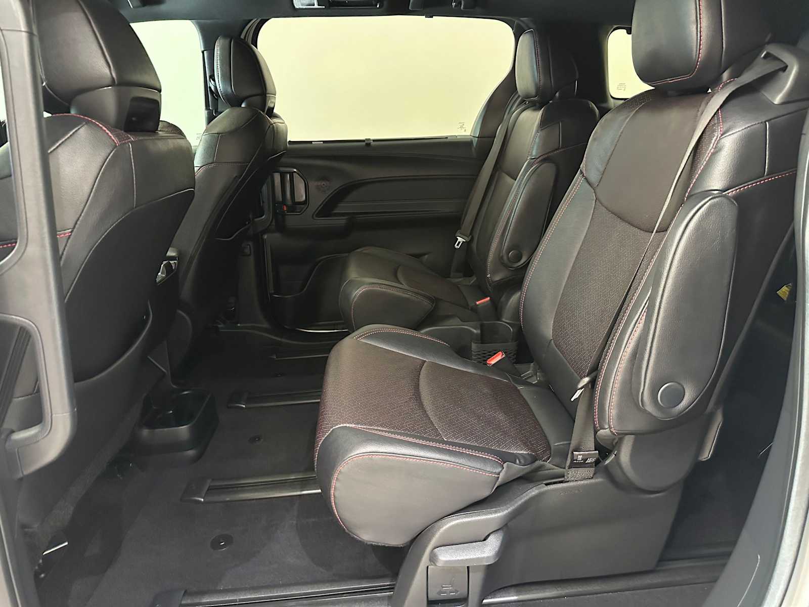 Thumbnail: 2025 Toyota Sienna - 24