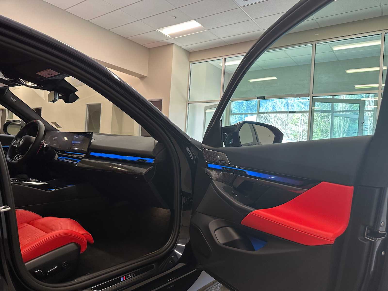 Thumbnail: 2025 BMW M5 - 28