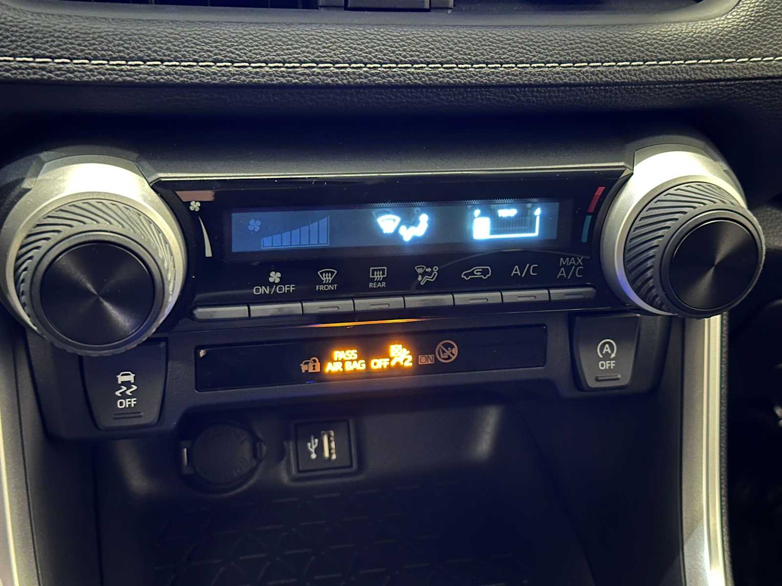 Thumbnail: 2025 Toyota RAV4 - 15