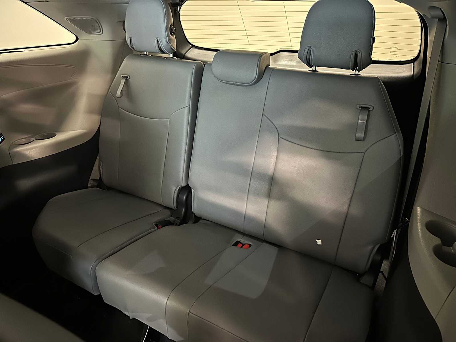 Thumbnail: 2021 Toyota Sienna - 26