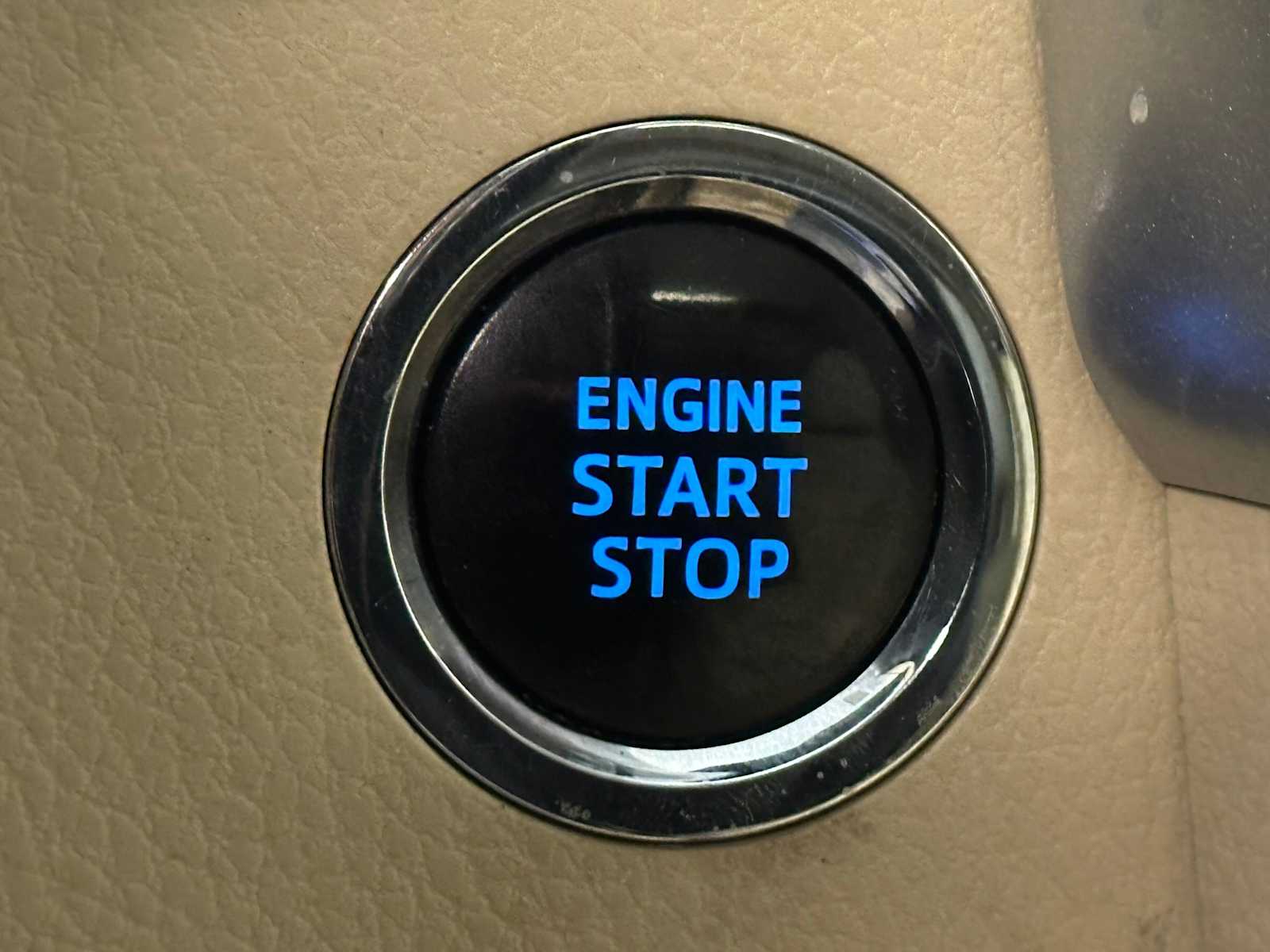 Thumbnail: 2015 Toyota Highlander - 21