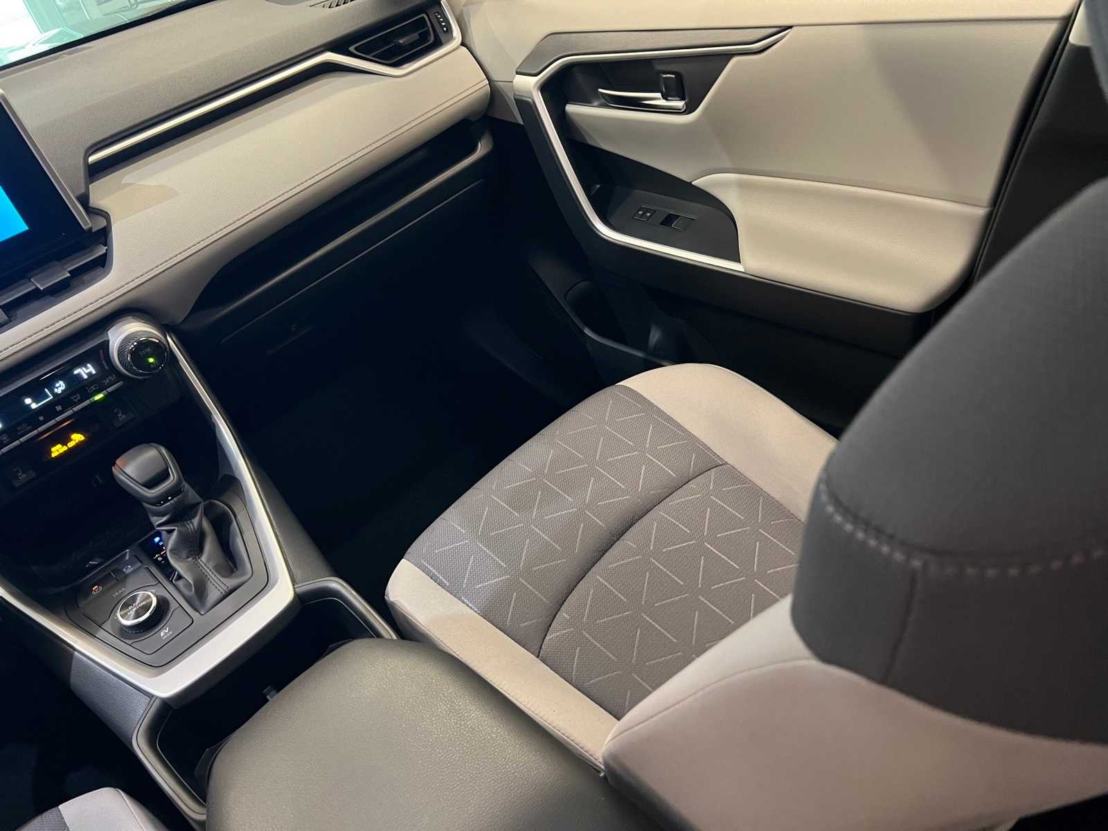 Thumbnail: 2025 Toyota RAV4 - 11