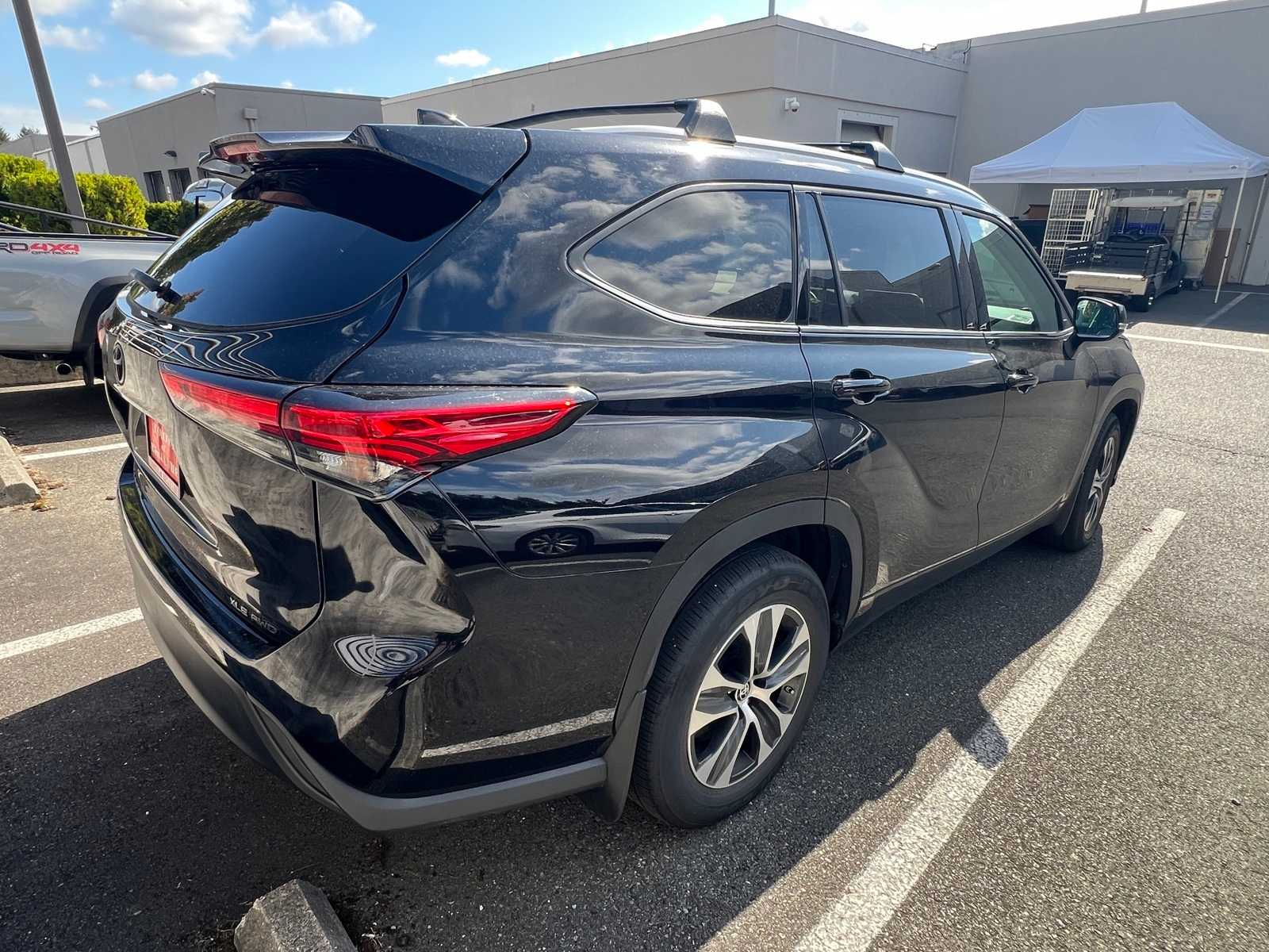 Thumbnail: 2022 Toyota Highlander - 7