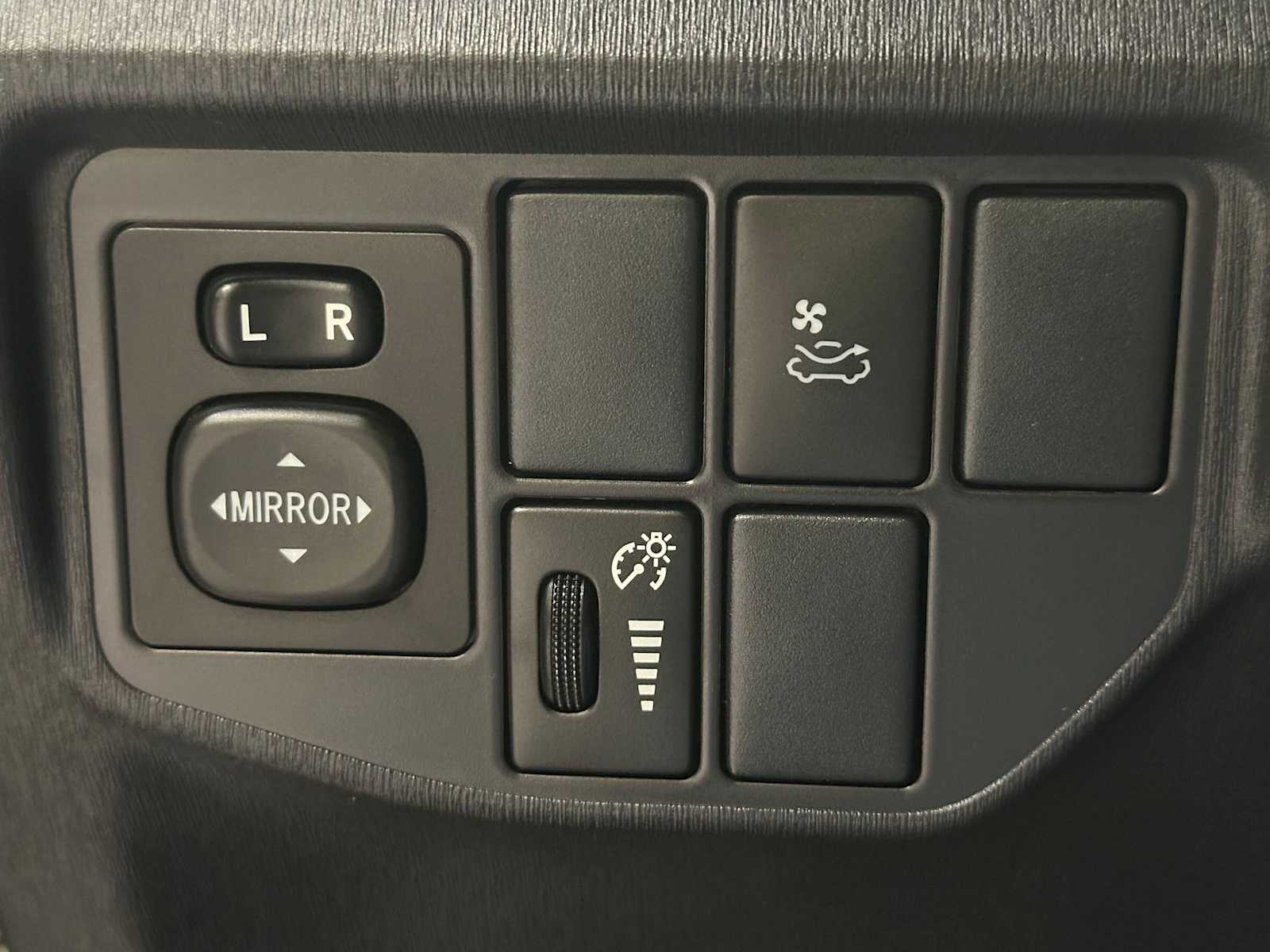Thumbnail: 2012 Toyota Prius - 16