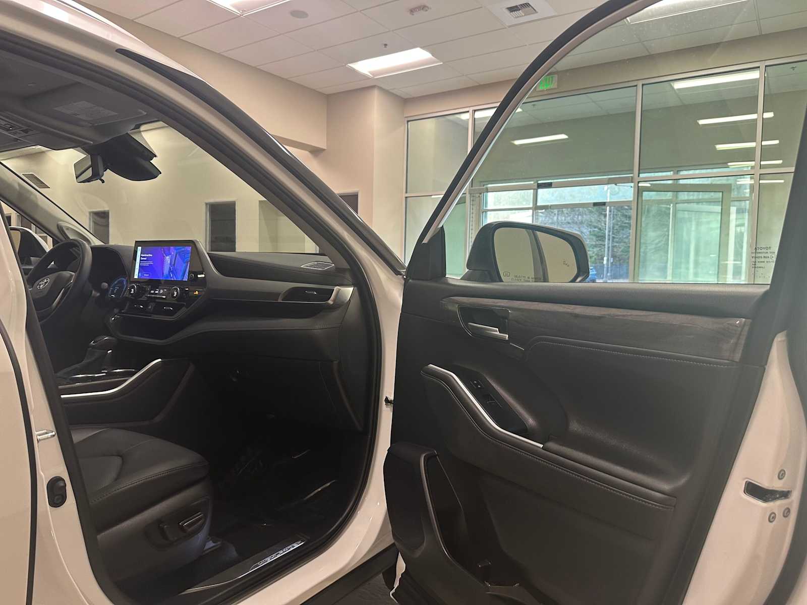 Thumbnail: 2025 Toyota Highlander - 29