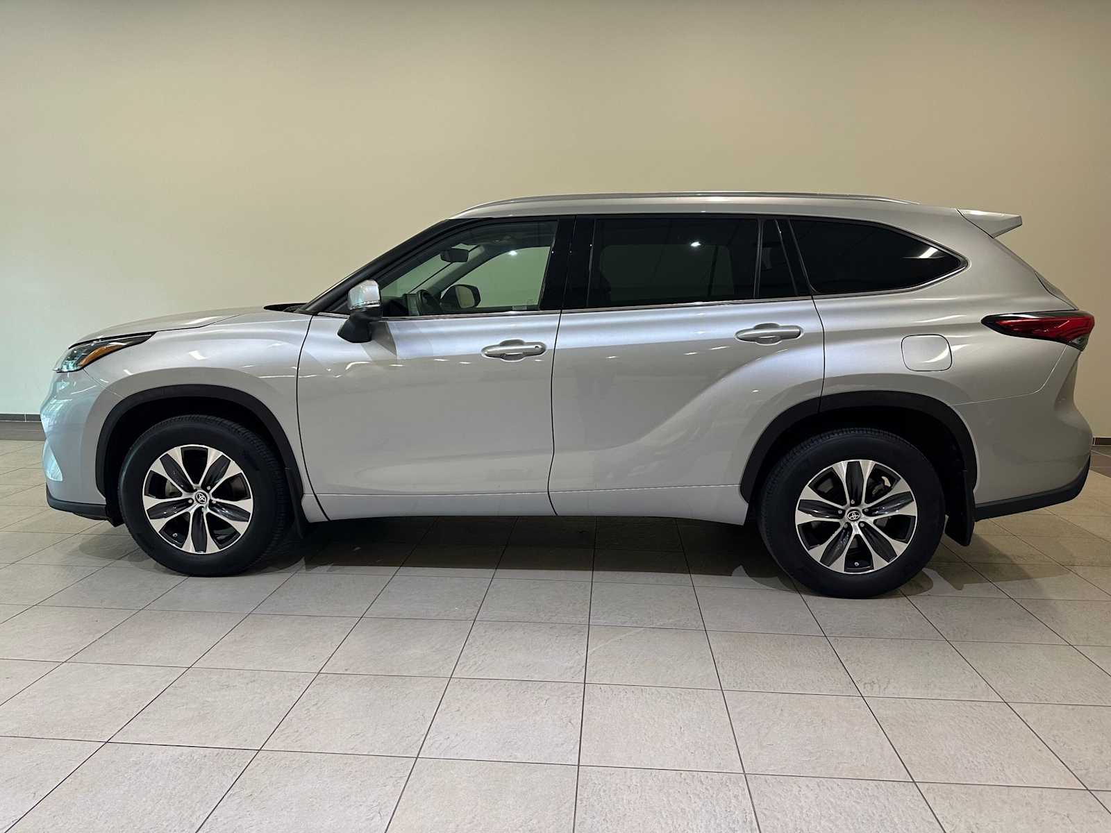 Thumbnail: 2021 Toyota Highlander - 3