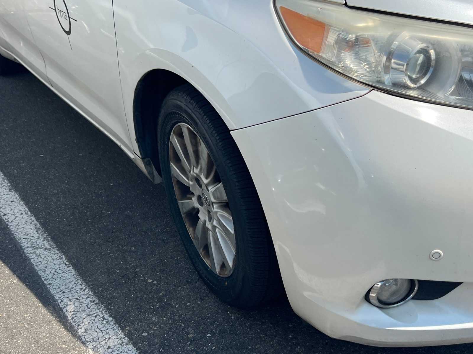 Thumbnail: 2014 Toyota Sienna - 5