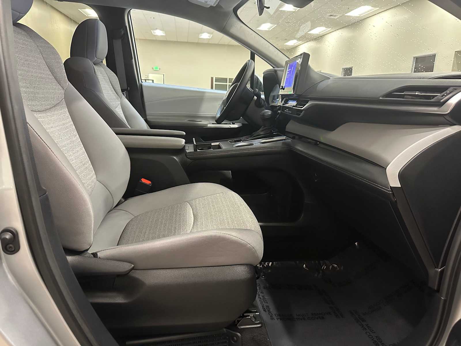 Thumbnail: 2025 Toyota Sienna - 26